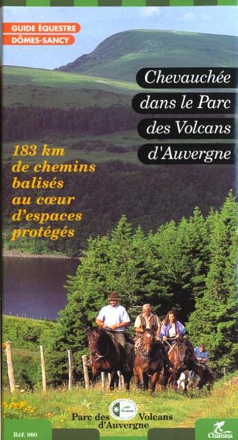 Couverture du livre « Chevauchee dans le parc des volcans d'auvergne - 183 km de chemins balises au coeur d'espaces proteg » de Parc Naturel Regiona aux éditions Chamina