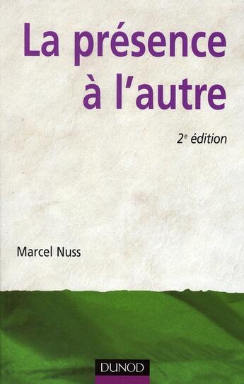 Couverture du livre « La présence à l'autre ; accompagner les personnes en situation de dépendance » de Marcel Nuss aux éditions Dunod