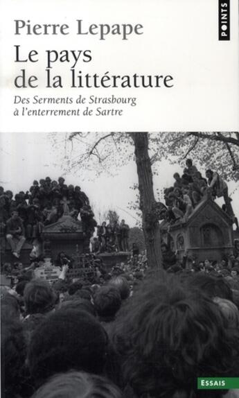 Couverture du livre « Le pays de la littérature ; des serments de strasbourg à l'enterrement de sartre » de Pierre Lepape aux éditions Points