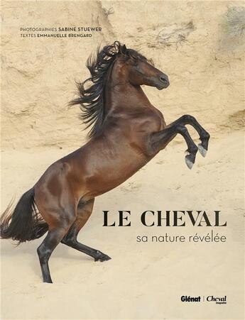 Couverture du livre « Le cheval, sa nature révélée » de Sabine Stuewer et Emmanuelle Brengard aux éditions Glenat