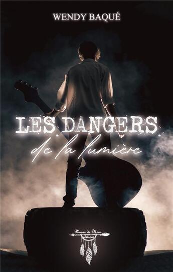 Couverture du livre « Les dangers de la lumiere » de Wendy Baque aux éditions Plumes De Mimi