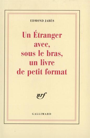 Couverture du livre « Un etranger avec, sous le bras, un livre de petit format » de Edmond Jabes aux éditions Gallimard