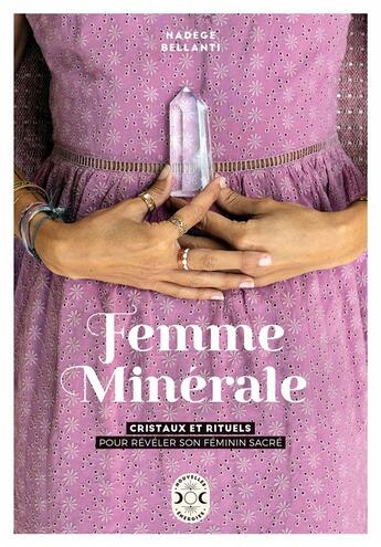 Couverture du livre « Femme minérale : cristaux et rituels pour révéler son féminin sacré » de Nadege Bellanti aux éditions Nouvelles Energies