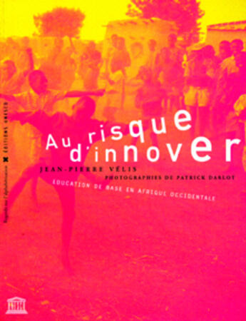 Couverture du livre « Au risque d'innover ; education de base en afrique occidentale » de Jean-Pierre Velis et Patrick Darlot aux éditions Unesco