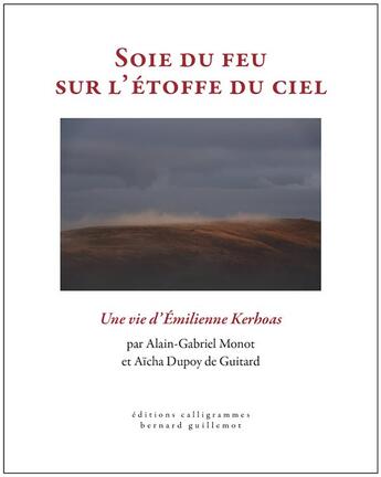 Couverture du livre « Soie du feu sur l'étoffe du ciel : Une vie d'Émilienne Kerhoas » de Alain-Gabriel Monot et Aïcha Dupoy De Guitard aux éditions Calligrammes