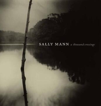 Couverture du livre « Sally Mann ; a thousand crossings » de Sarah Greenough Et S aux éditions Abrams Uk