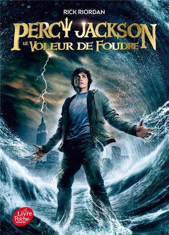 Couverture du livre « Percy Jackson t.1 ; le voleur de foudre » de Rick Riordan aux éditions Le Livre De Poche Jeunesse