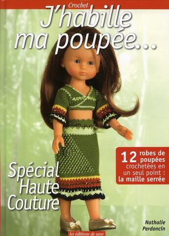 Couverture du livre « J'habille ma poupée... spécial haute couture ; 12 robes de poupées crochetées en un seul point : la maille serrée » de Nathalie Perdoncin aux éditions De Saxe