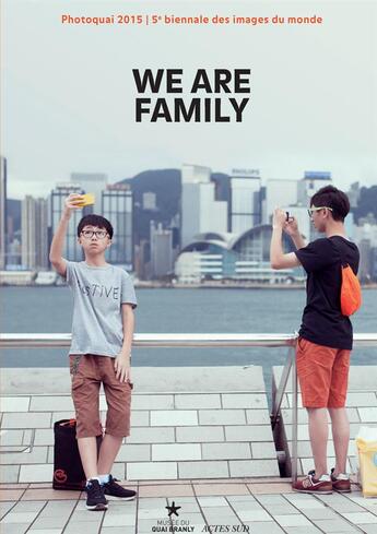 Couverture du livre « Photoquai 2015 ; we are family » de  aux éditions Actes Sud