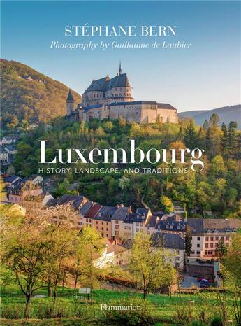 Couverture du livre « Luxembourg, history, landscape, and traditions » de Stephane Bern et Guillaume Laubier aux éditions Flammarion