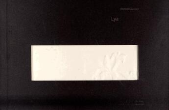 Couverture du livre « Lya » de Annick Glausser aux éditions Les Doigts Qui Revent