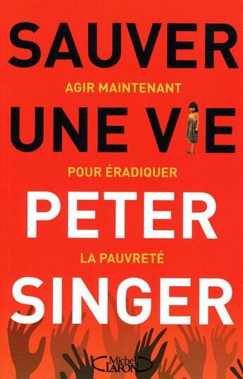 Couverture du livre « Sauver une vie ; agir maintenant pour éradiquer la pauvreté » de Peter Singer aux éditions Michel Lafon