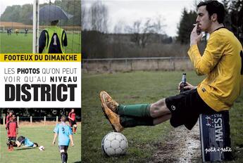 Couverture du livre « Footeux du dimanche ; les photos qu'on peut voir qu'au niveau District t.1 » de Olivier Petit et Alex Morales aux éditions Petit A Petit