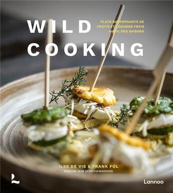 Couverture du livre « Wild cooking : plats surprenants de fruits et légumes frais au fil des saisons » de Frank Fol et Ilse De Vis et Wim Demessemaekers aux éditions Lannoo