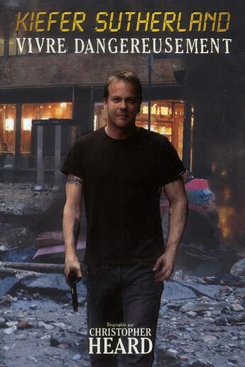 Couverture du livre « Kiefer Sutherland ; vivre dangeureusement » de Christopher Heard aux éditions Transit Medias