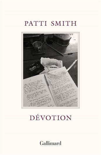 Couverture du livre « Dévotion » de Patti Smith aux éditions Gallimard