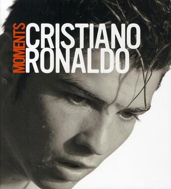 Couverture du livre « Cristiano Ronaldo ; moments » de Cristiano Ronaldo aux éditions Panini