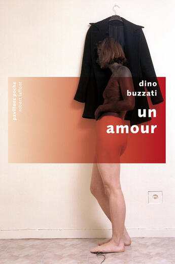 Couverture du livre « Un amour - Pavillons poche » de Dino Buzzati aux éditions Robert Laffont