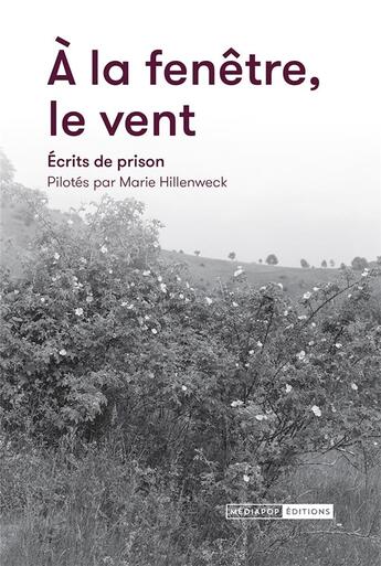 Couverture du livre « À la fenêtre, le vent : Écrits de prison » de Marie Hillenweck aux éditions Mediapop