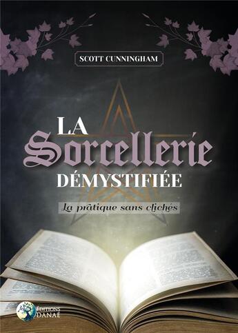 Couverture du livre « La sorcellerie démystifiée : la pratique sans clichés » de Scott Cunningham aux éditions Danae