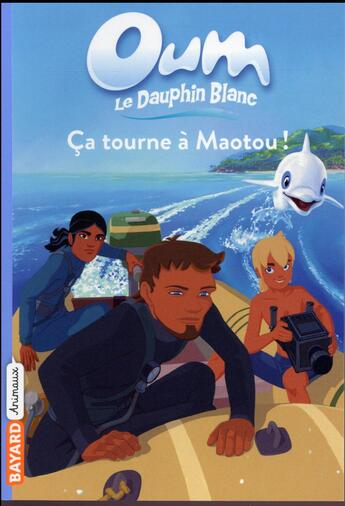 Couverture du livre « Oum le dauphin blanc t.5 ; ça tourne à Maotou ! » de Elisabeth Barfety aux éditions Bayard Jeunesse