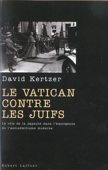 Couverture du livre « Le vatican contre les juifs ; le rôle de la papauté dans l'émergence de l'antisémitisme moderne » de David Kertzer aux éditions Robert Laffont