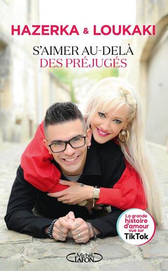 Couverture du livre « S'aimer au-delà des préjugés : la grande histoire d'amour vue sur TikTok » de Hazerka et Loukaki aux éditions Michel Lafon