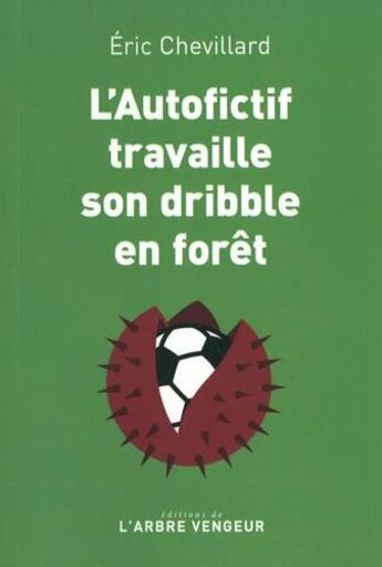 Couverture du livre « L'autofictif travaille son dribble en forêt » de Eric Chevillard aux éditions L'arbre Vengeur