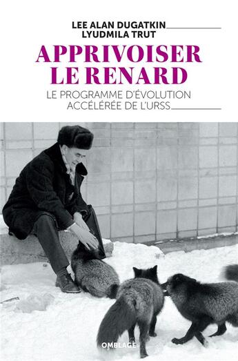 Couverture du livre « Apprivoiser le renard ; le programme d'évolution accelérée de l'URSS » de Lyudmila Trut et Lee Dugatkin aux éditions Omblages