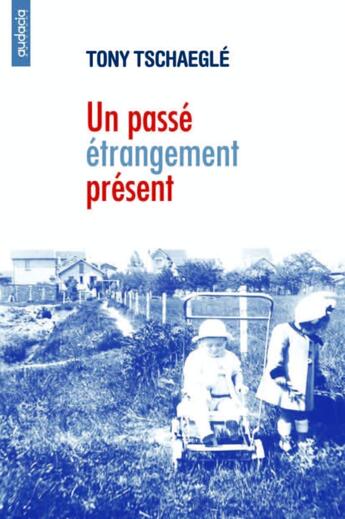 Couverture du livre « Un passé étrangement présent » de Tony Tschaegle aux éditions Audacia