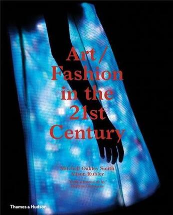 Couverture du livre « Art fashion in the 21st century » de Oakley Smith Mitchel aux éditions Thames & Hudson