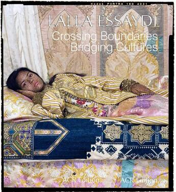 Couverture du livre « Lalla Essaydi ; crossing boundaries, bridging cultures » de  aux éditions Acr