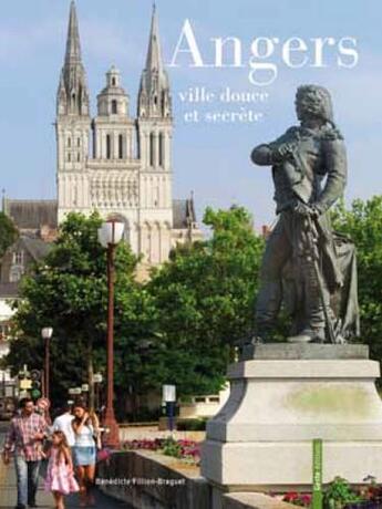 Couverture du livre « Angers ; ville douce et secrète » de Christophe Petiteau et Benedicte Fillion-Braguet aux éditions Geste