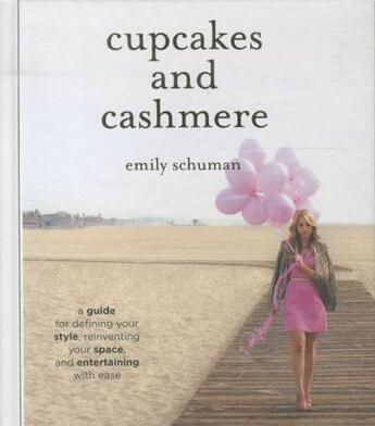 Couverture du livre « Cupcakes and cashmere - a guide for defining your style, reinventing your space ... » de Emily Schuman aux éditions Abrams