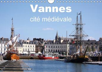 Couverture du livre « Vannes cite medievale calendrier mural 2018 din a4 horizonta - vue terrestre et aerienne de l » de Frederic B aux éditions Calvendo