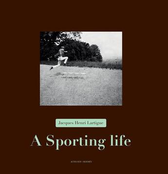 Couverture du livre « A sporting life » de Thierry Terret et Jacques-Henri Lartigue aux éditions Actes Sud