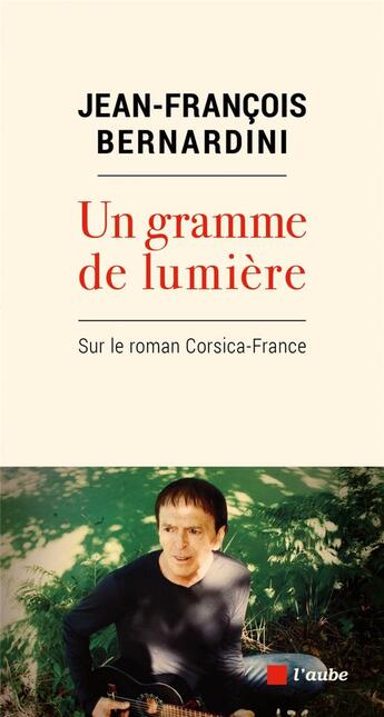 Couverture du livre « Un gramme de lumière : sur le roman Corsica-France » de Jean-Francois Bernardini aux éditions Editions De L'aube