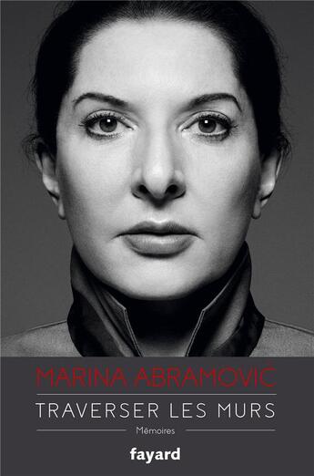 Couverture du livre « Traverser les murs » de Marina Abramovic aux éditions Fayard