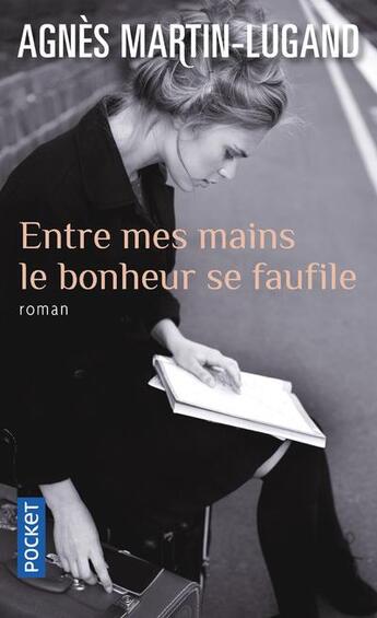 Couverture du livre « Entre mes mains le bonheur se faufile » de Agnes Martin-Lugand aux éditions Pocket