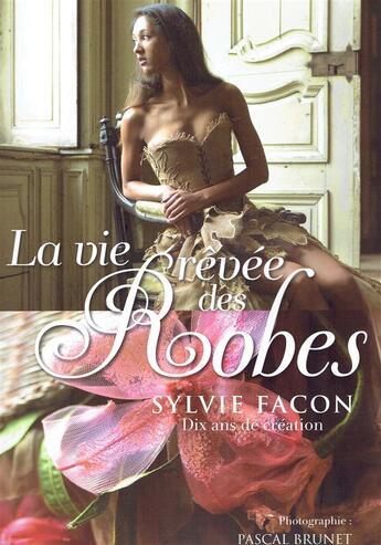 Couverture du livre « La vies rêvée des robes » de Sylvie Facon aux éditions Degeorge