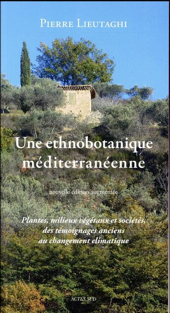 Couverture du livre « Une ethnobotanique méditerranéenne ; plantes, milieux végétaux et sociétés, des témoignages anciens au changement climatique » de Pierre Lieutaghi et John Walsh et Jean-Yves Pennec aux éditions Actes Sud