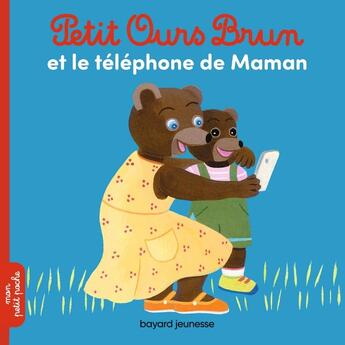 Couverture du livre « Petit Ours Brun et le téléphone de maman » de Daniele Bour aux éditions Bayard Jeunesse