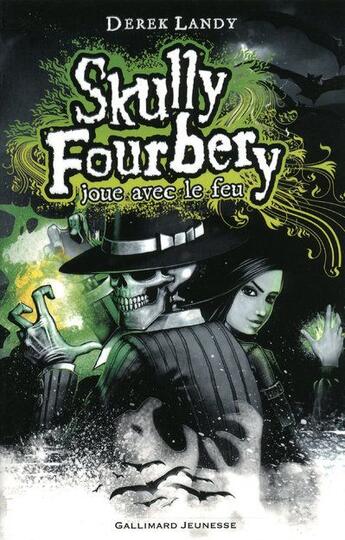 Couverture du livre « Skully Fourbery t.2 ; Skully Fourbery joue avec le feu » de Derek Landy aux éditions Gallimard-jeunesse