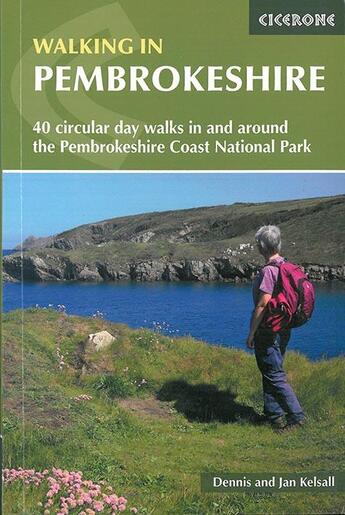 Couverture du livre « Walking the pembrokeshire » de Dennis & Jan Kelsall aux éditions Cicerone Press