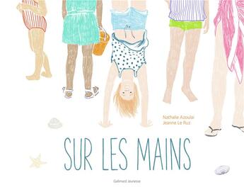 Couverture du livre « Sur les mains » de Nathalie Azoulai et Jeanne Le Ruz aux éditions Gallimard-jeunesse