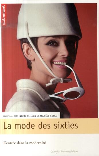 Couverture du livre « La mode des sixties ; l'entrée dans la modernité » de Dominique Veillon et Michele Ruffat aux éditions Autrement