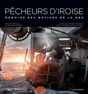 Couverture du livre « Pêcheurs d'iroise ; mémoires des métiers de la mer » de Daniel Parc aux éditions Ouest France