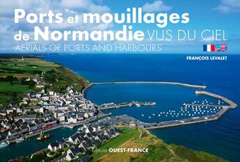 Couverture du livre « Ports et mouillages de Normandie vus du ciel / aerials of ports and harbours » de Francois Levalet aux éditions Ouest France