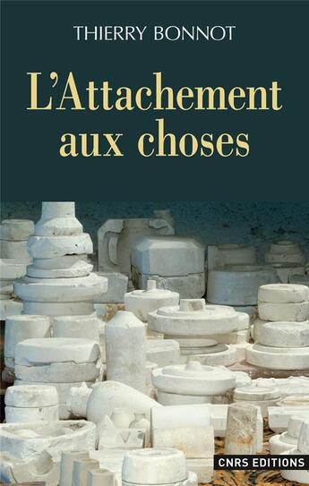 Couverture du livre « L'attachement aux choses » de Thierry Bonnot aux éditions Cnrs