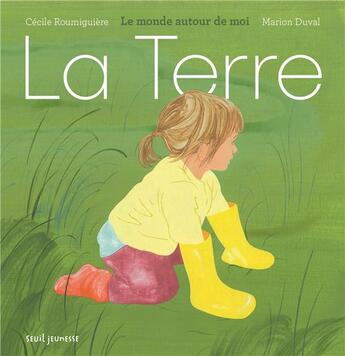 Couverture du livre « La terre : le monde autour de moi » de Marion Duval et Cecile Roumiguiere aux éditions Seuil Jeunesse